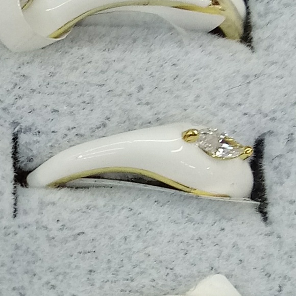 Jewelry - Picture 1 of 1